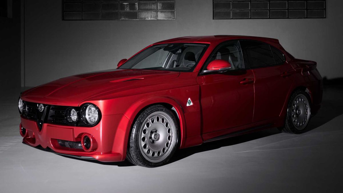 L’incredibile Alfa Romeo Giulia “retromod” ha ruote lavorate a CNC e un prezzo audace